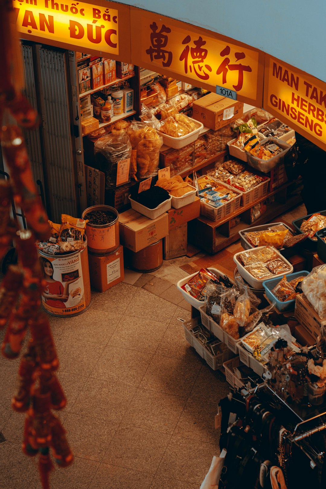 a-food-market-with-many-different-types-of-food-p60zatidmg0